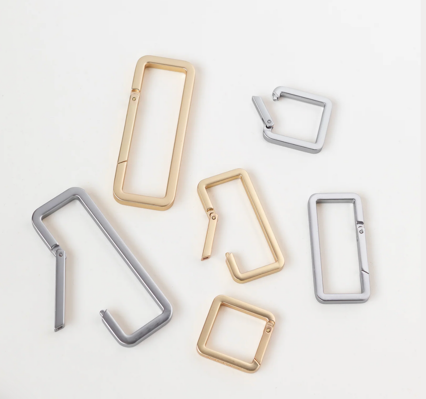 Táskára rakható rögzítő